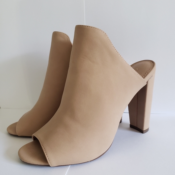 Christian Siriano ๐ Nude Peep Toe Heels